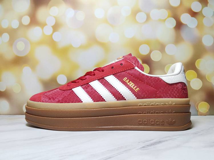 chaussures adidas année du serpent