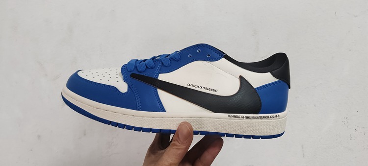 travis scott x air jordan 1 low bleu et blanc crochet