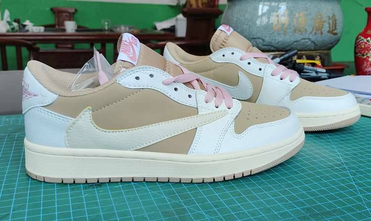 travis scott x air jordan 1 low brown en poudre crochet