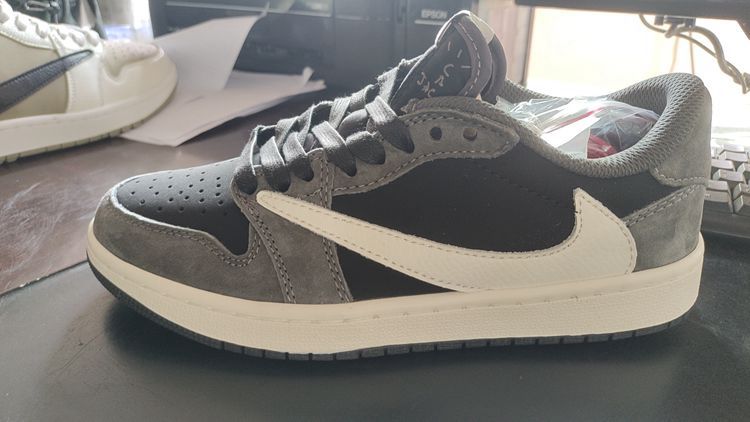 travis scott x air jordan 1 low gris cassé crochet